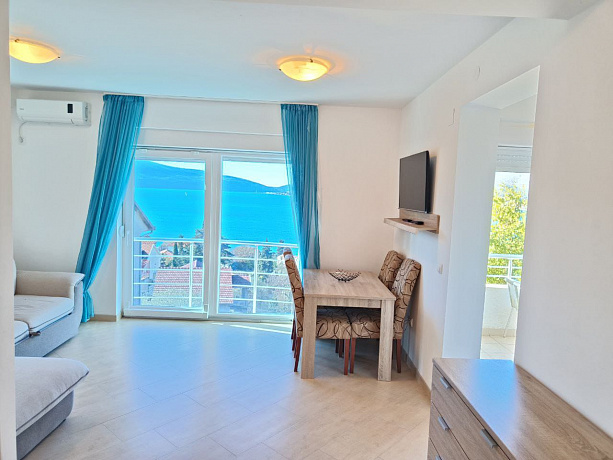 Продается квартира в Тивате с видом на море